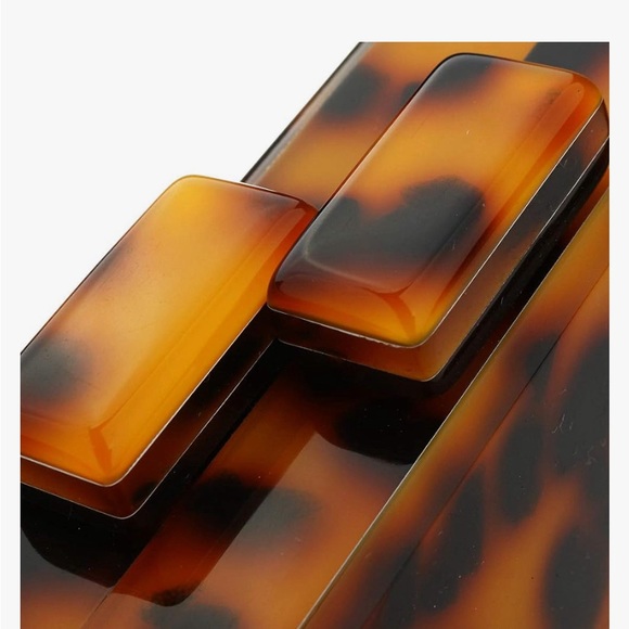 Women’s Acrylic Leopard Clutch - Picture 6 of 8